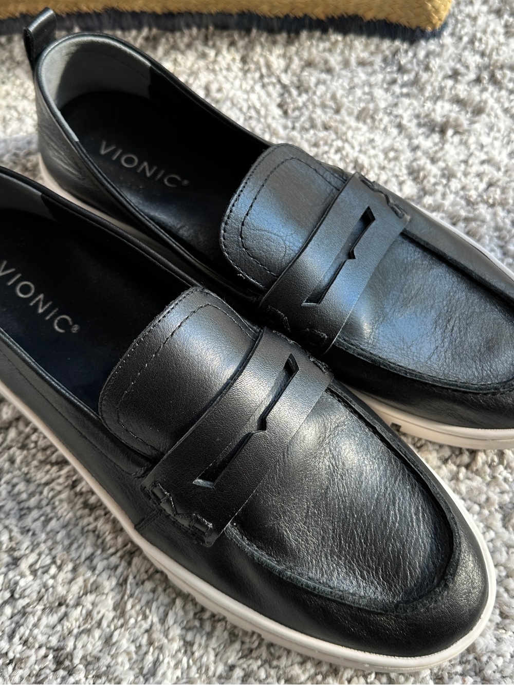 Vionic Uptown Loafer Women's Loafers Black/White Leather 9.5